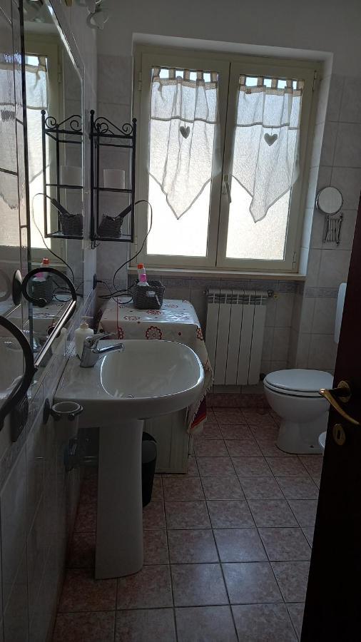 A Santy'S House 1Piano-No Lift-Shuttle A Pagamento-Raggiungibile A Piedi Aeroporto-Fermata Bus Fiera Di Roma A 3 Minuti-Air Condiz Ed Extra Bed For A Fee A Pagamento Apartment ฟิวมิชีโน ภายนอก รูปภาพ