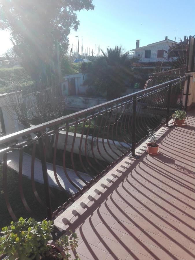 A Santy'S House 1Piano-No Lift-Shuttle A Pagamento-Raggiungibile A Piedi Aeroporto-Fermata Bus Fiera Di Roma A 3 Minuti-Air Condiz Ed Extra Bed For A Fee A Pagamento Apartment ฟิวมิชีโน ภายนอก รูปภาพ