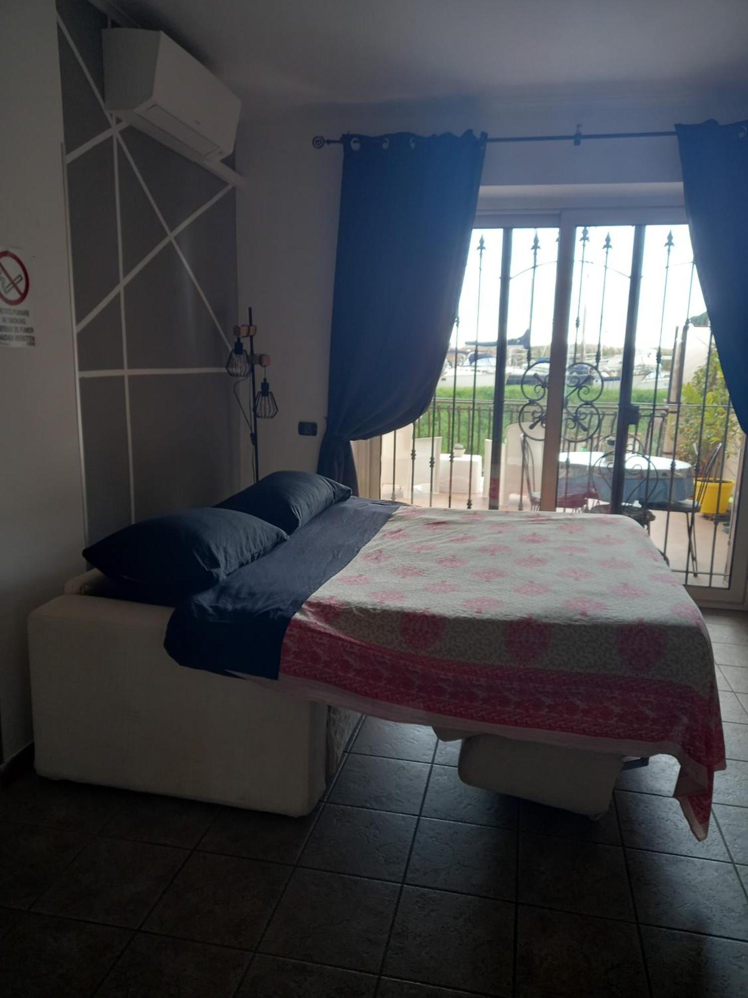 A Santy'S House 1Piano-No Lift-Shuttle A Pagamento-Raggiungibile A Piedi Aeroporto-Fermata Bus Fiera Di Roma A 3 Minuti-Air Condiz Ed Extra Bed For A Fee A Pagamento Apartment ฟิวมิชีโน ภายนอก รูปภาพ