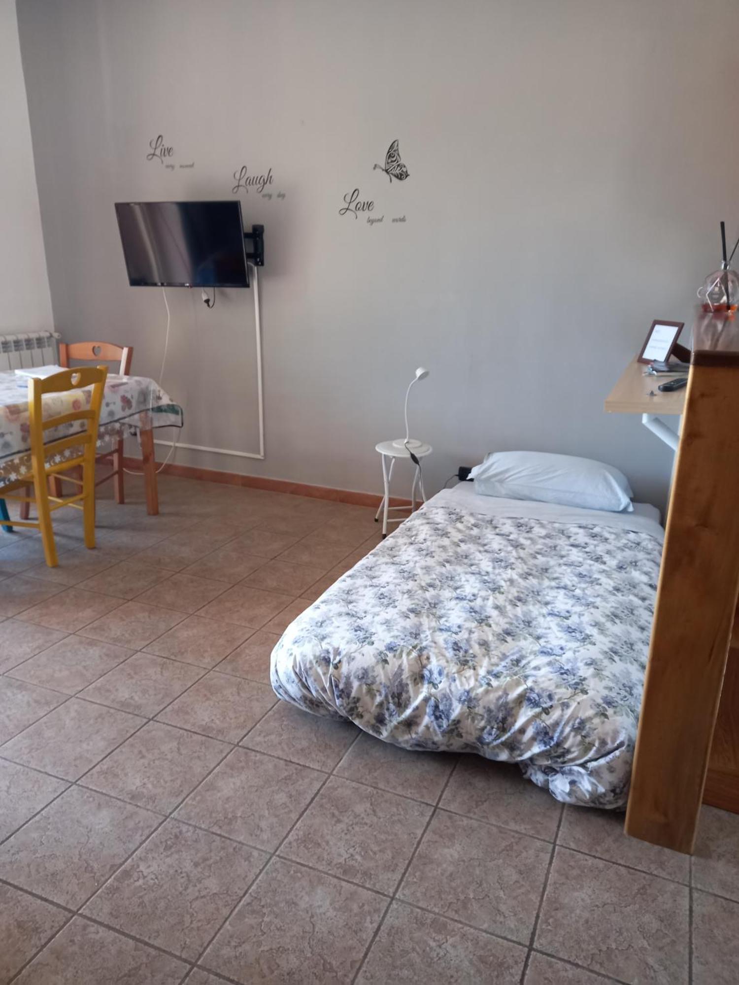 A Santy'S House 1Piano-No Lift-Shuttle A Pagamento-Raggiungibile A Piedi Aeroporto-Fermata Bus Fiera Di Roma A 3 Minuti-Air Condiz Ed Extra Bed For A Fee A Pagamento Apartment ฟิวมิชีโน ภายนอก รูปภาพ